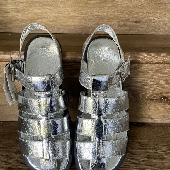 Zara Women’s Leather Silver Side Cut Metallic Buckled Sandals Size 9 EU 40 NEW - Picture 6 of 7